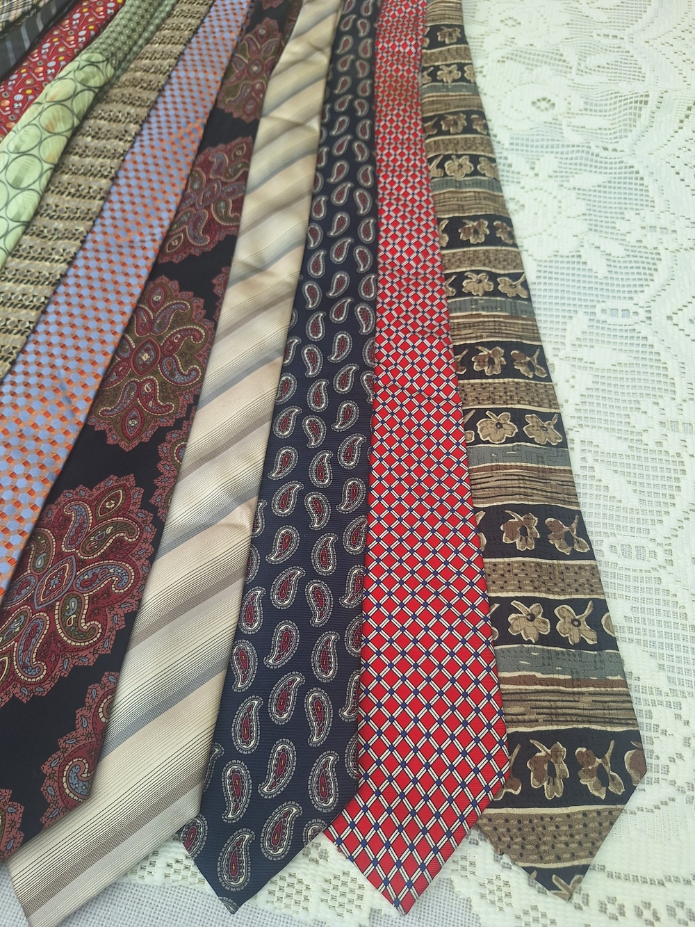 Classic Multi-Pattern Men's Necktie Collection - Assorted Colors - Picture 4 of 7